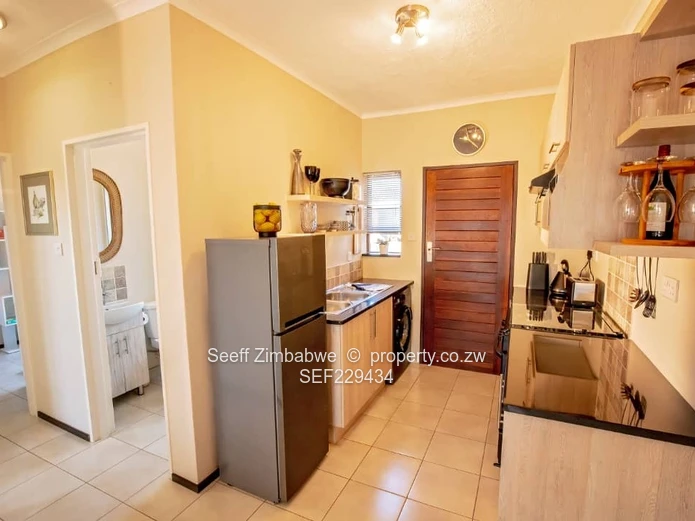 Luxurious2 Bed Flat Available  