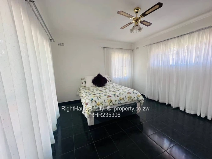 Executive 4 Bedroom Residence In Prime Hillside Location