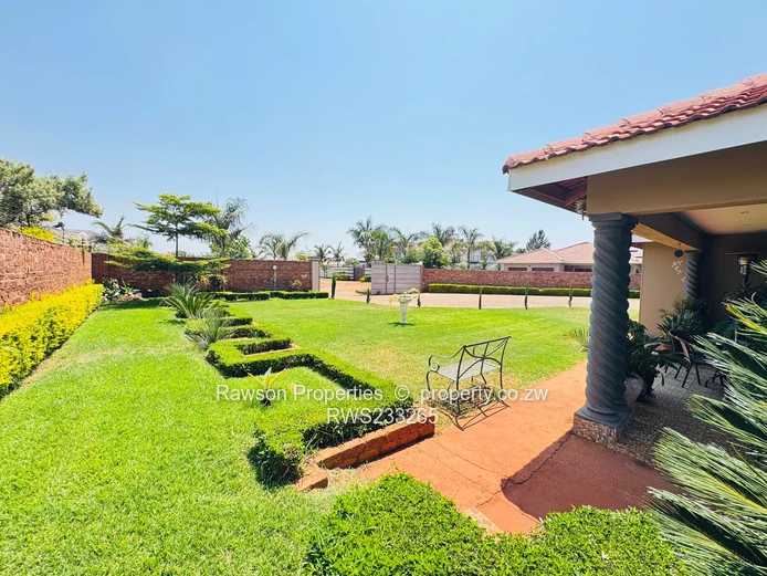 Very neat & modern house for sale in Mount Pleasant Heights (Sole Mandate)