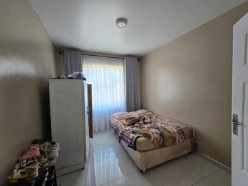 5 Bedroom Flat & Apartment