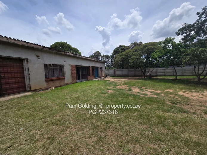 A vacant stand with a 4-roomed cottage (Sole Mandate)