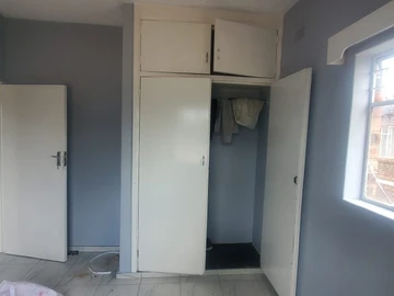 2 Bedroom Flat & Apartment