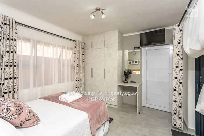 Stylishly Furnished 2 Bedroom Cottage