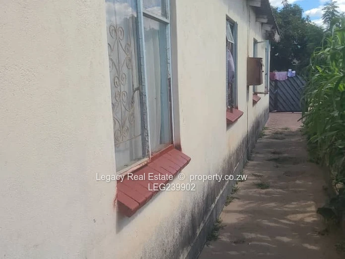 Chitungwiza Unit A House For Sale Near Fungisai Primary School