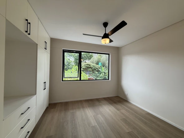 3 Bedroom Flat & Apartment