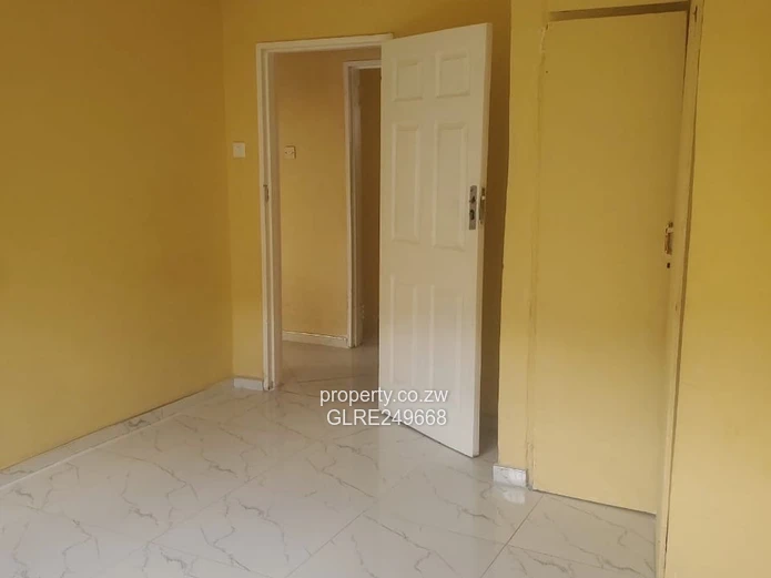 Spacious 3-Bed Marlborough Home with Borehole & Driveway