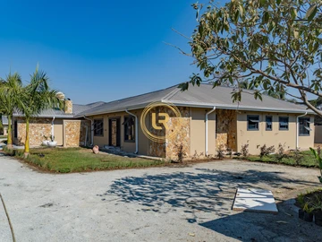 6 Bedroom House