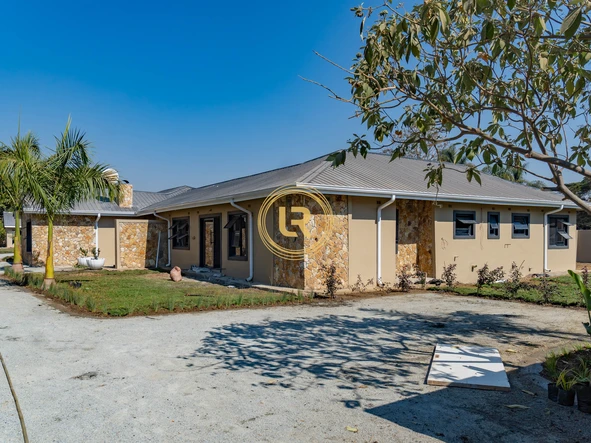 6 Bedroom House