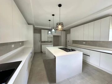 7 Bedroom House