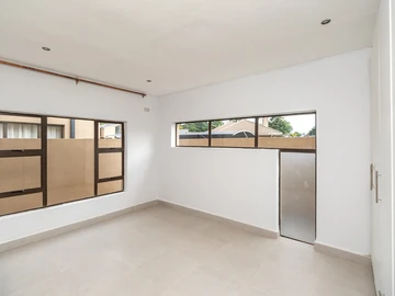 3 Bedroom Flat & Apartment