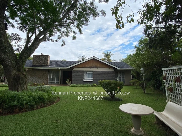 Exceptionally well maintained 3 bedroom home - Strathaven (Sole Mandate)