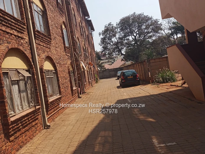 1-Bed Ground Floor Flat in Avenues — Borehole & Secure