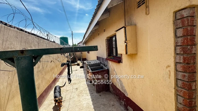 Spacious House For Sale In Zengeza 3 (Sole Mandate)