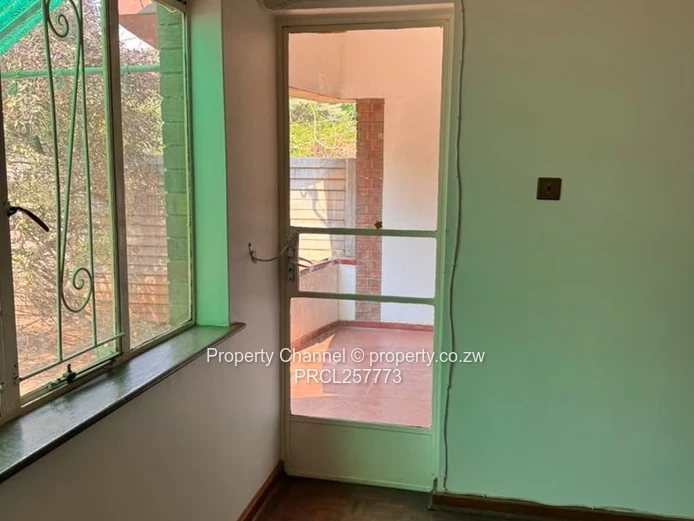 1-Bed Garden Flat in Avenues — Parquet Floors & Borehole
