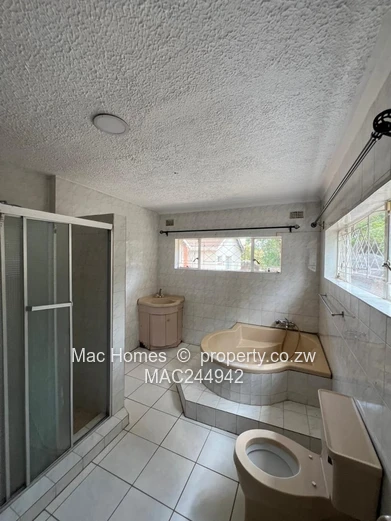 6 Bedroomed house with a 2 bedroomed cottage to let