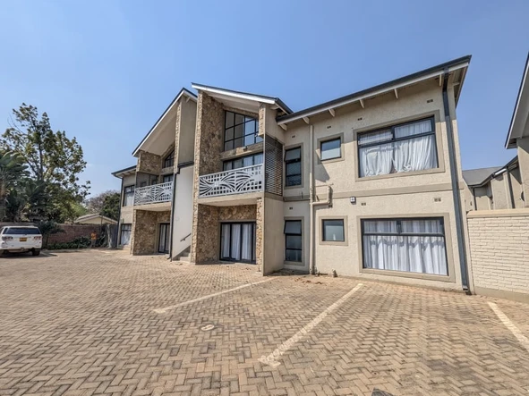 3 Bedroom Flat & Apartment