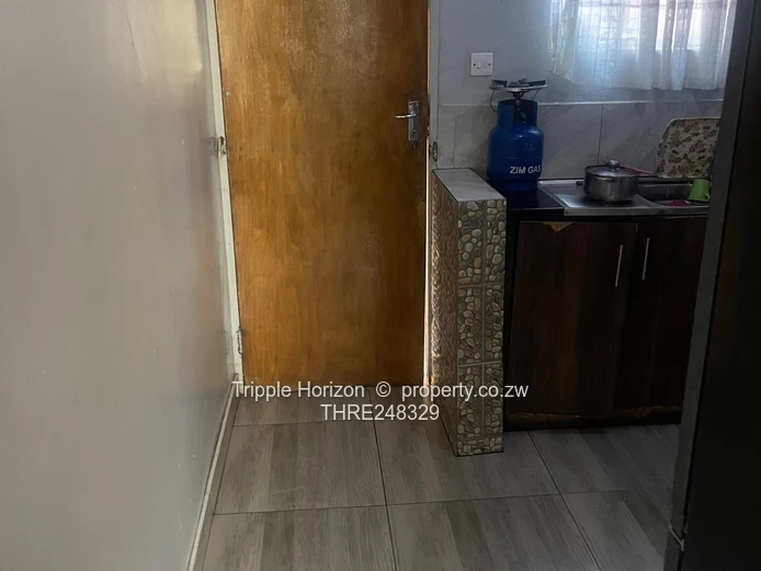 Bright Tiled 2-Beds Flat in Willowvale - Parking