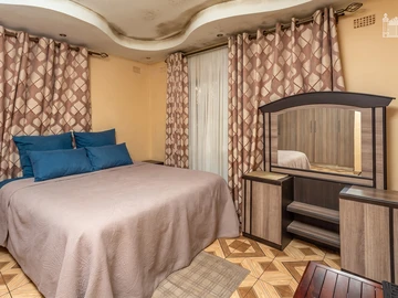 5 Bedroom House