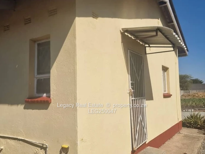 Sunny 2-Bed Cottage in Marlborough, Harare West — Borehole