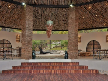Hotel & Lodge