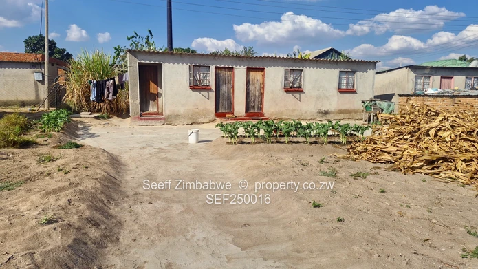 400m² Stand with 3 Rooms in Ushewokunze, Harare South (Sole Mandate)