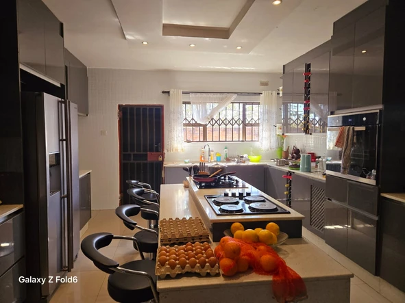 5 Bedroom House