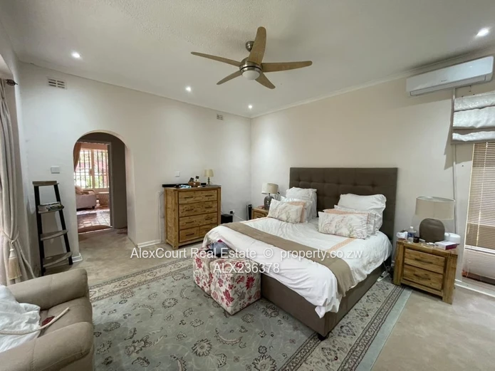 Beautifully Built House In Avondale West