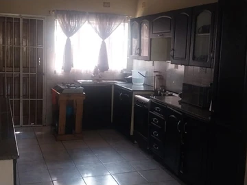 3 Bedroom Flat & Apartment