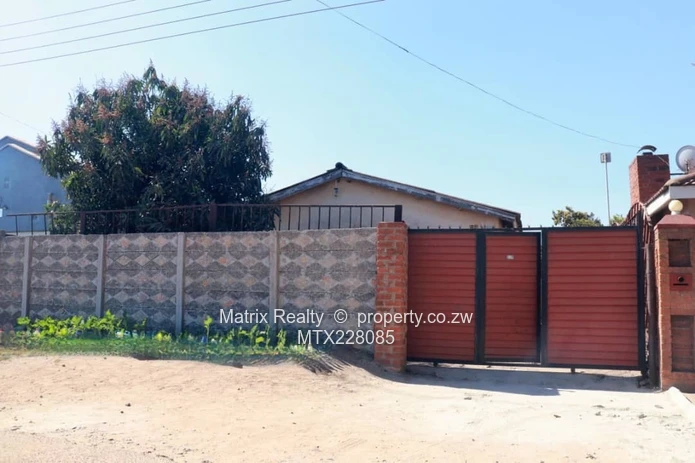 Spacious 4-Bedroom House for Sale in Glen Norah, Harare!