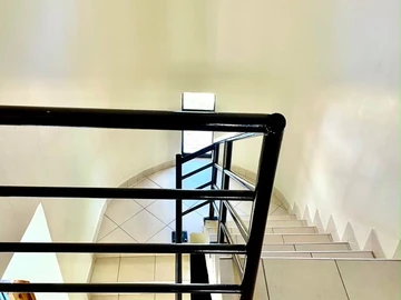 5 Bedroom Flat & Apartment