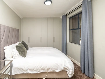 3 Bedroom Flat & Apartment