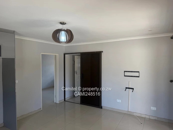 Sunlit 2-Bed Greencroft Cottage — Borehole, Modern Kitchen