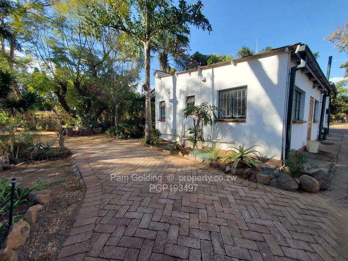 Cottage/Garden Flat For Rent in Avondale