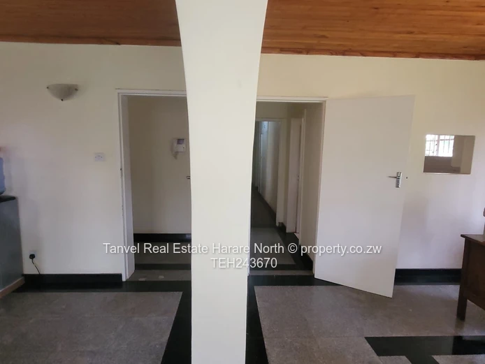 VAINONA HOUSE FOR SALE. In close proximity to SAM LEVY, GROOMBRIDGE, ARUNDEL SHOPPING CENTERS  3 bed