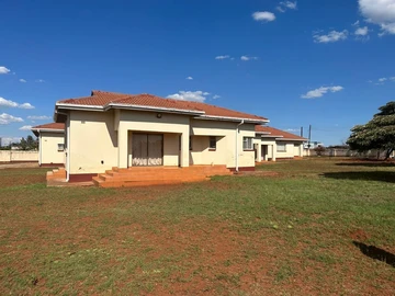 Gletwin House For Sale