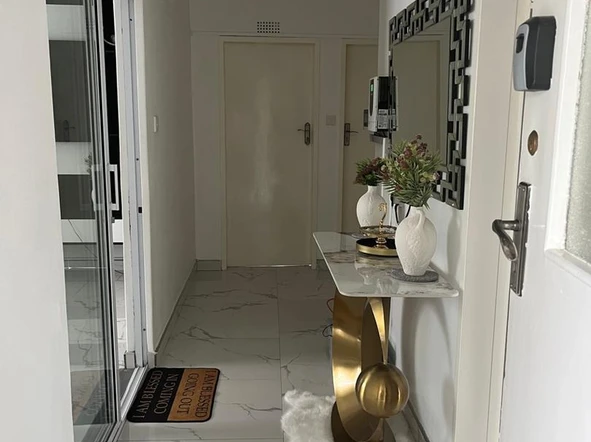 2 Bedroom Flat & Apartment