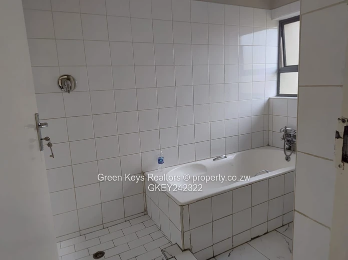 Modern 2-Bed Townhouse in Madokero Complex with Solar