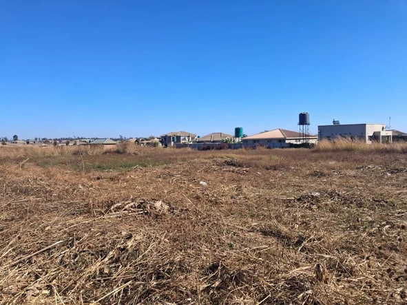 **Prime 1800m² Stand in Sandton Park with Essential Amenities**