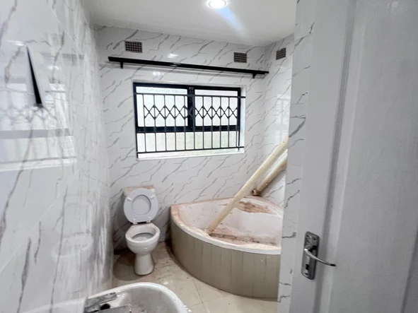4 Bedroom Flat & Apartment
