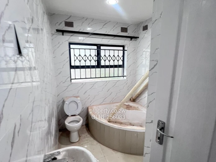 Newly Renovated 4-Bed Flat Bluff Hill - Borehole Included