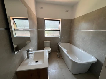 3 Bedroom Flat & Apartment