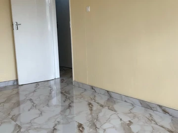 2 Bedroom Flat & Apartment