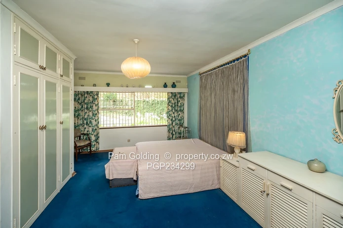 Spacious Family Home on Prime Rolf Valley Acreage (Sole Mandate)