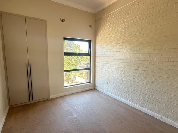 3 Bedroom Flat & Apartment