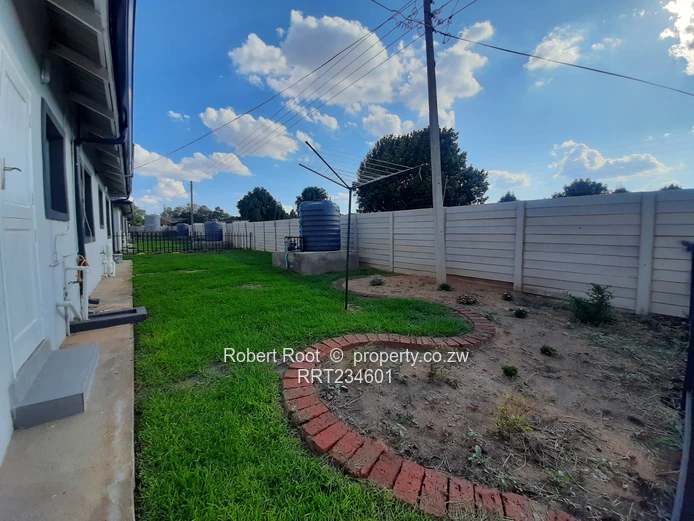  3 Bedroomed apartment to rent in Waterfalls