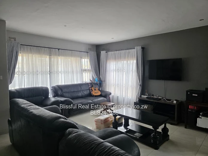 House For sale in Fairview park  Ruwa