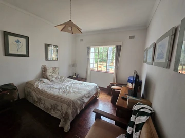 6 Bedroom House