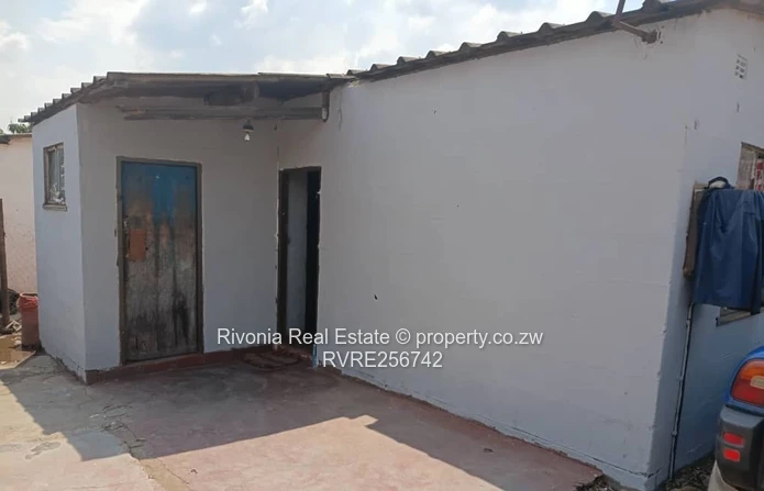 Glen Norah 2-Bed Cottage with Yard, Sewer & Good ZESA