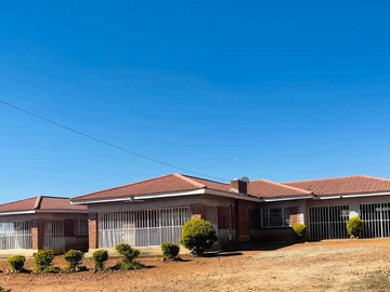 4-Bedroom Home with Expansive Land in Kingsdale, Bulawayo