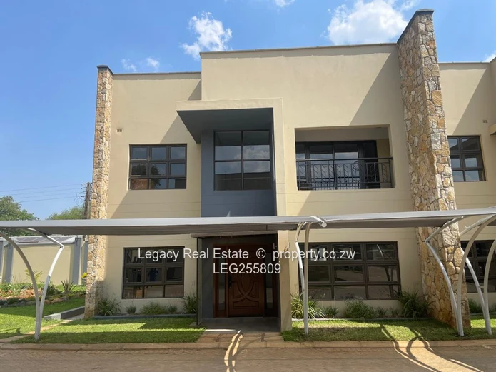 Golden Stairs 3bed duplex - En-suite & Borehole